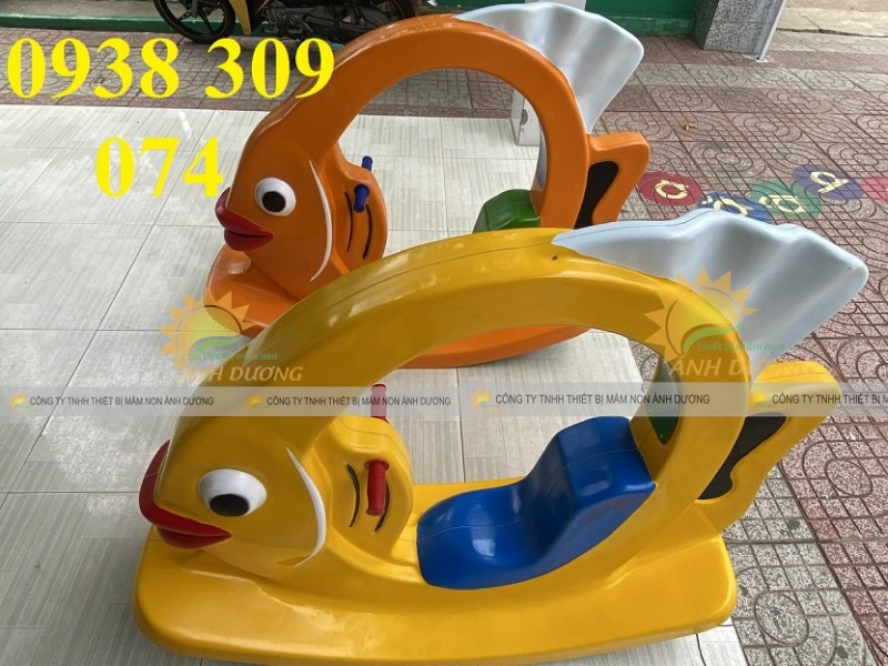 Bập bênh cá vàng nhựa, bập bênh đế cong cá vàng