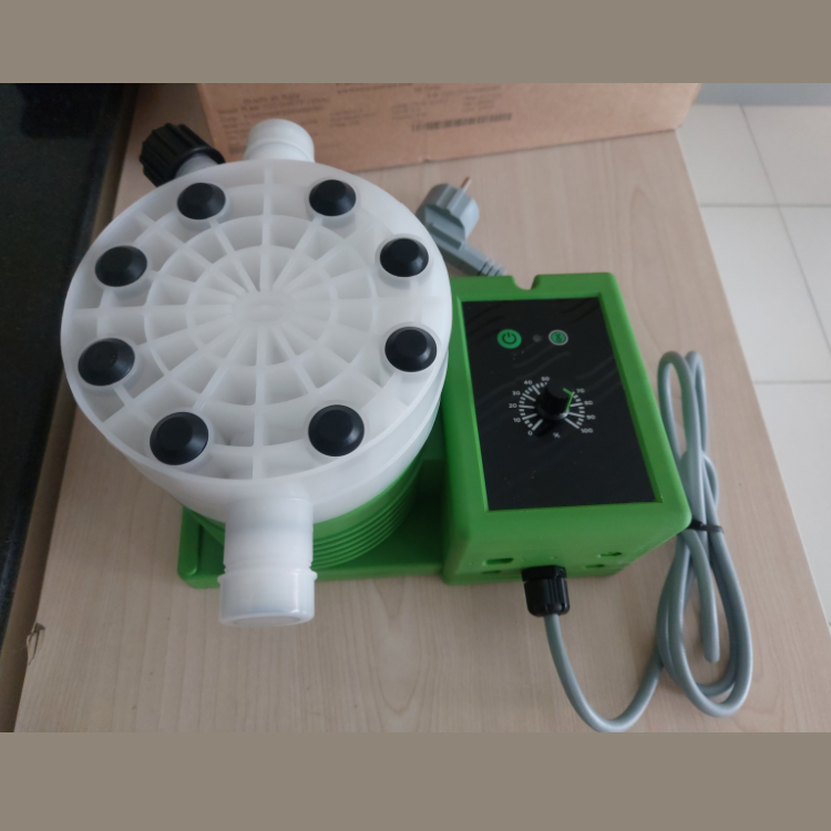 Bơm định lượng EMEC TCO 0330 lưu lượng lên đến 30 L/h