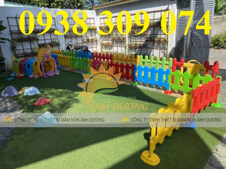 Hàng rào nhựa cho bé, hàng rào chắn cho bé bằng nhựa