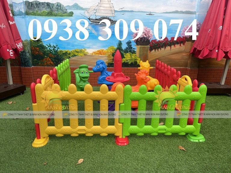 Hàng rào nhựa cho bé, hàng rào chắn cho bé bằng nhựa