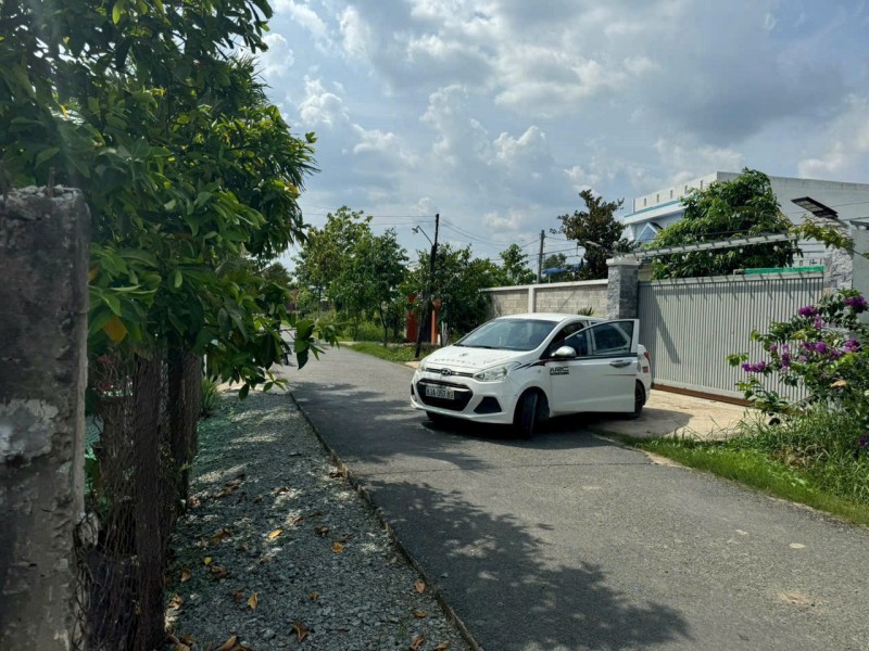 Chính Chủ Bán Nhà Vườn 300m2 Mặt Tiền Đường Lê Minh Xuân, xã Nhơn Thạnh Trung, TP. Tân An, Long an