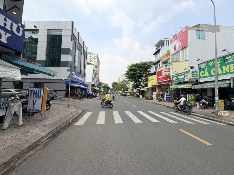 Bán nhà MT Tân Hương - gần Văn Cao, 500m là Chợ Tân Hương, 4,1x16m, 2 tầng, 12,9 tỷ.