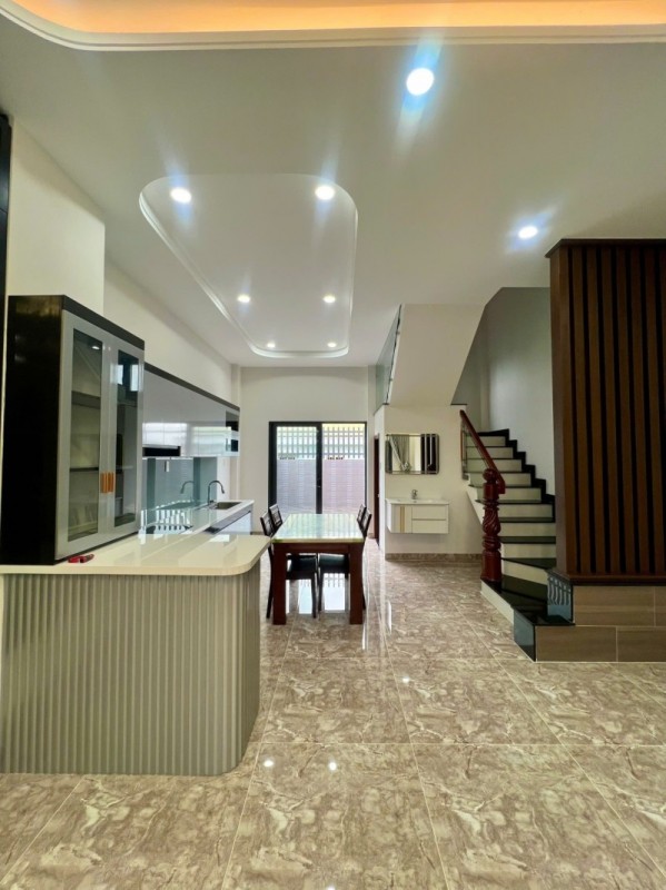 Bán nhà đườg 160 , Tăng Nhơn Phú A, Q9, Thủ Đức, TP HCM. DT 76m2, 3 tầng. Giá 6.7 tỷ, SHR -