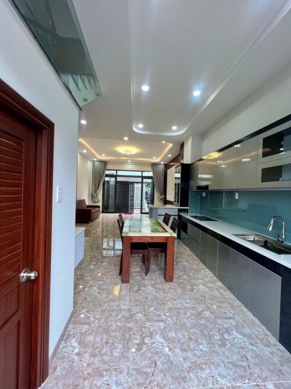 Bán nhà đườg 160 , Tăng Nhơn Phú A, Q9, Thủ Đức, TP HCM. DT 76m2, 3 tầng. Giá 6.7 tỷ, SHR -