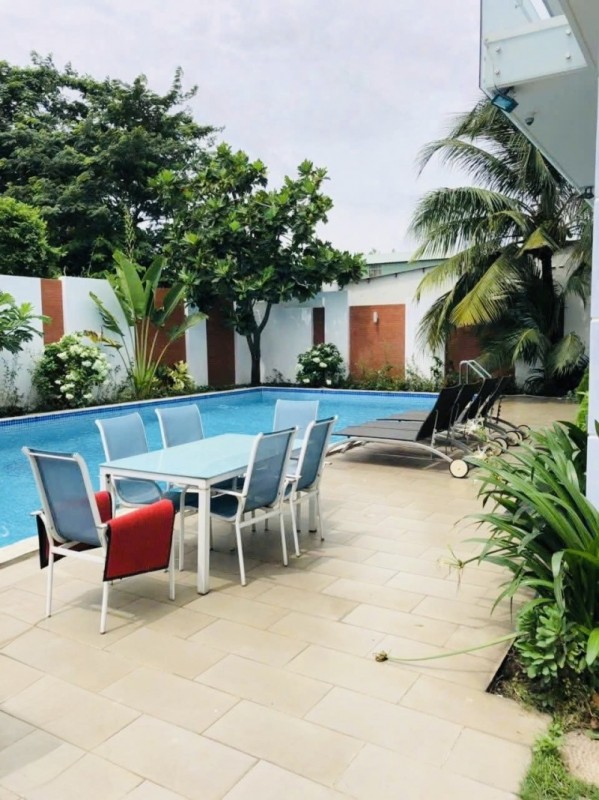 Bán nhà Biệt thự Mặt tiền Dương Công Khi - gần QL22, 20x34m,  2 tầng + hồ bơi, 26,5 tỷ.