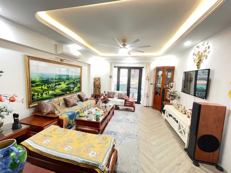 Cực hiếm! Bán tòa homestay mặt phố Liên Trì, 100m2, 9 tầng 1 hầm, mặt tiền gần 4.5m, 56.8 tỷ, ô tô