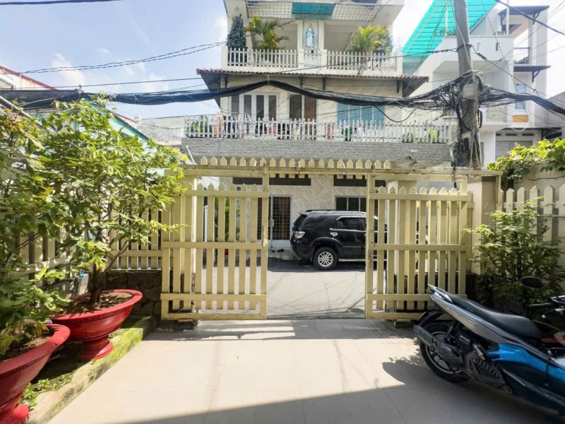 Bán nhà hẻm 8m 769/ Cách Mạng Tháng 8, phường 6, Tân Bình (4*17)