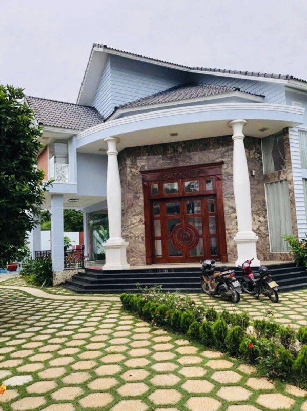 Bán nhà Mặt tiền Dương Công Khi - gần Song Hành, 20x34m,  2 tầng + hồ bơi, 26,5 tỷ.