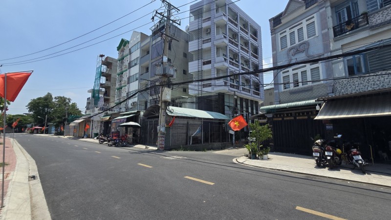 Nhà Đường D4 Ngay Công Viên Phần Mềm Quang Trung Quận 12 100m2 5 tỷ 5.