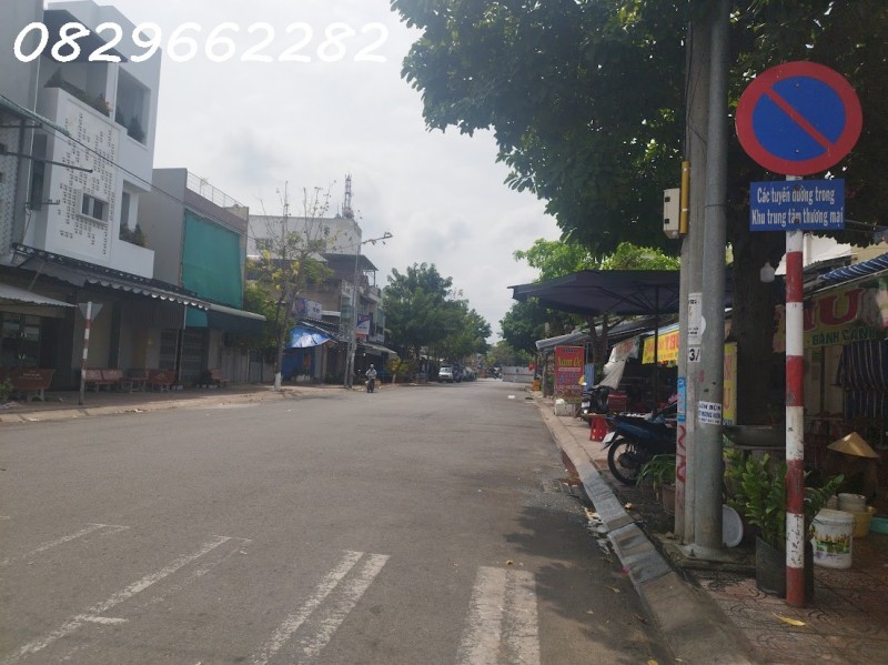 Bán nhà phố 3 tầng lầu Sổ Hồng ngay nội khu Vincom Sa Đéc. DT 90m2, 8PN. Giá 9.6 tỷ. LH: 0829662282.