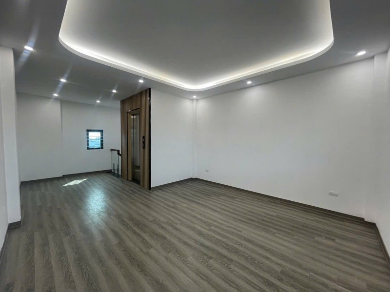 HẠ GIÁ 400TR BÁN NHÀ CỔ LINH 46M2, 6 TẦNG THANG MÁY CHỈ 12.X TỶ, Ô TÔ CẠNH NHÀ