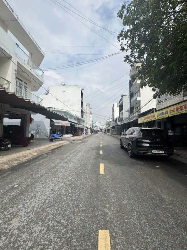 Bán nhà Mặt tiền Phú Thọ Hòa - gần Văn Cao, 4,3x15,5m, 2 Tầng - 2 PN, Sổ A4, chỉ 15,5 tỷ.