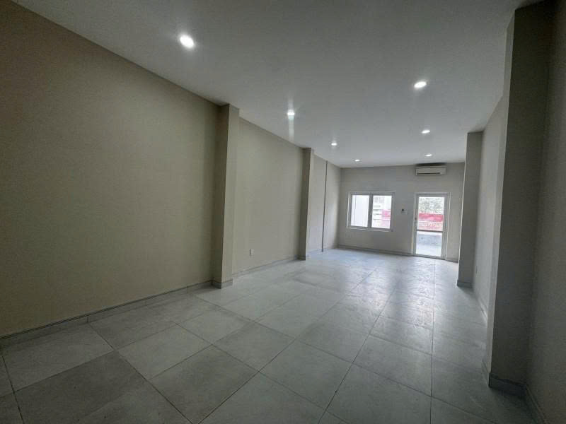 Bán nhà Mặt tiền Phạm Văn Hai - gần ngã tư Lê Văn Sỹ, 4x25m, 4 Tầng - 6 PN, chỉ 29,5 tỷ.