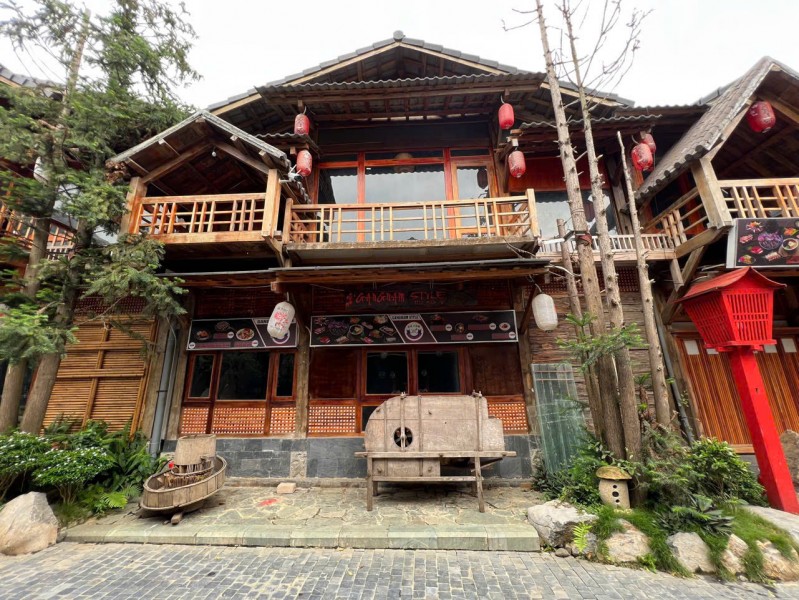 CHO THUÊ NHÀ GỖ 2 TẦNG – NẰM GIỮA KHU CHỢ ĐÊM, PHỐ ĐI BỘ MỘC CHÂU