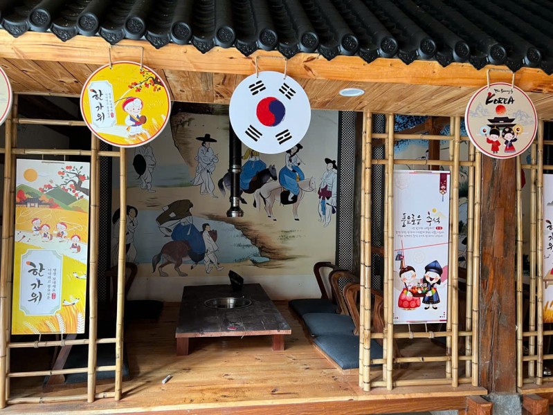 CHO THUÊ NHÀ GỖ 2 TẦNG – NẰM GIỮA KHU CHỢ ĐÊM, PHỐ ĐI BỘ MỘC CHÂU