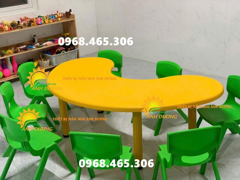 Bàn bán nguyệt mầm non, bàn vòng cung mầm non nhập khẩu