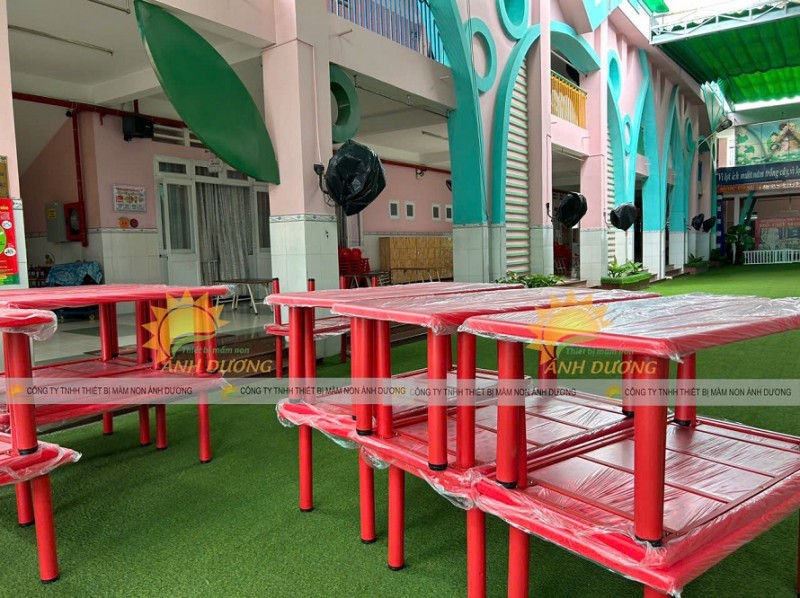 Bàn chữ nhật mầm non nhập khẩu, bàn nhựa mầm non