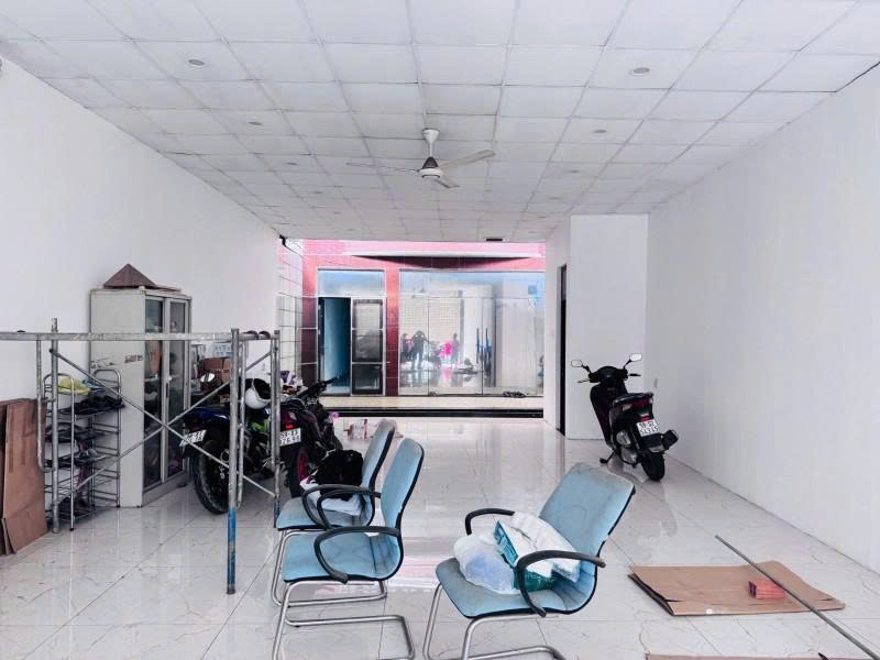 Bán nhà Mặt tiền Nguyễn Xí - gần ĐInh Bộ Linh, 400m là VinCom, 6,3x48m, 3 Tầng , 49,9 tỷ.