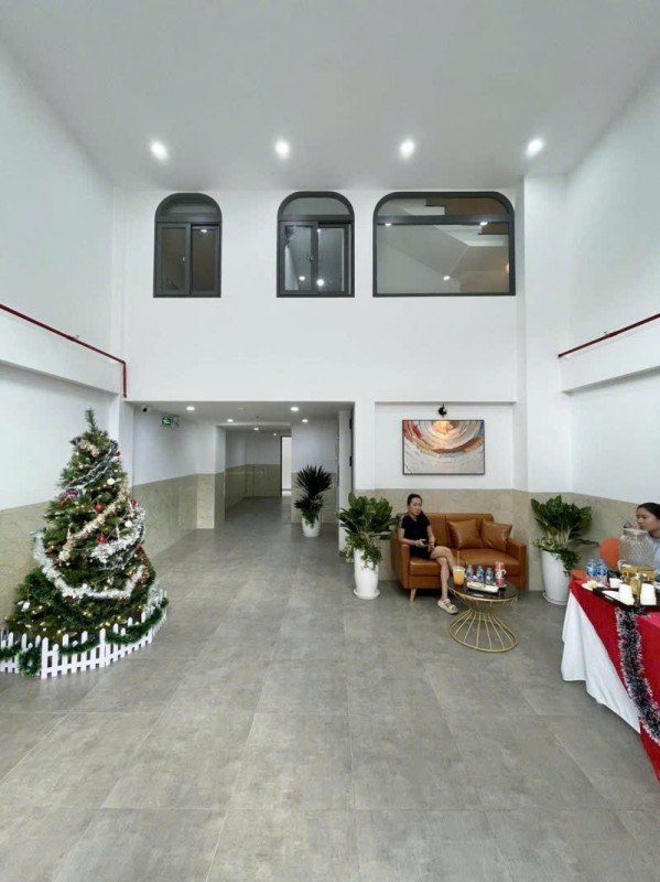 Bán CHDV 6 lầu mới 100% 17PN ngang 6m 108m2 ngay chợ Phạm Văn Bạch TN 100tr chỉ 21.9 tỷ.