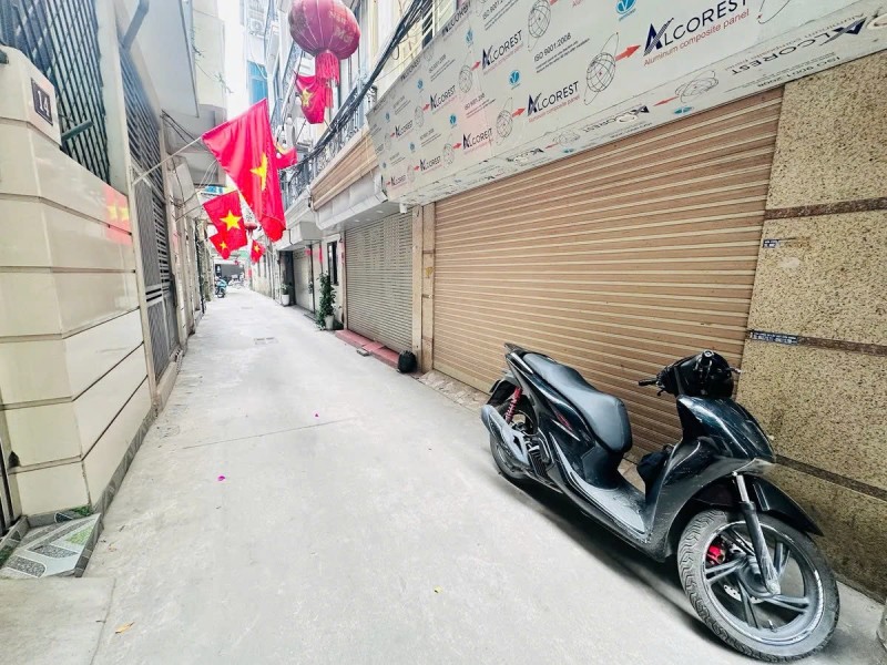 Bán Nhà Bạch Đằng 33.5m2. 5 tầng. mặt tiền 4.8m giá 12.5 tỷ Hai Bà Trưng Hà Nội