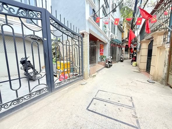 Võng Thị – CCMN 6T thang máy 104m² MT 6.1m – Giá chào 27.5 Tỷ Gần Hồ Tây