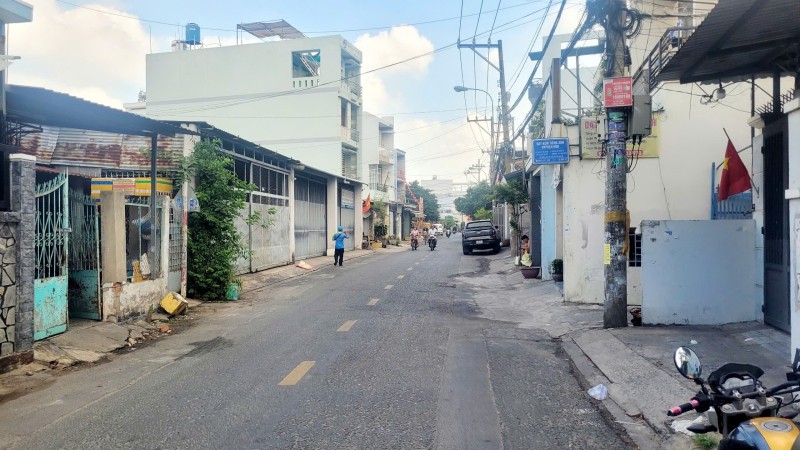 MẶT TIỀN VIP ĐÔNG HƯNG THUÂN NHÀ C4 SÁT SONG HÀNH
NGANG KHỦNG 7.4M-NỞ HẬU ĐẸP 8.5 M.CN: 254M2