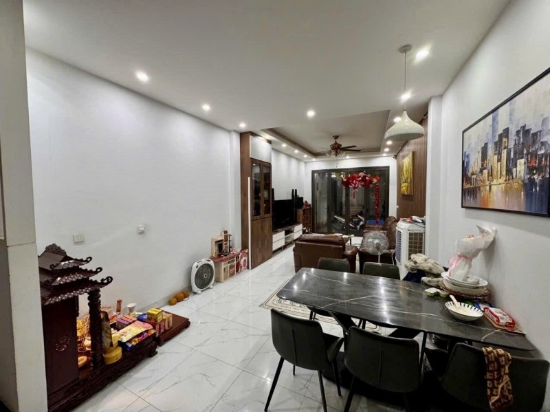 Bán Nhà Thổ Quan 50m2. 5 tầng. mặt tiền 3.8m. giá 17 tỷ Đống Đa Hà Nội