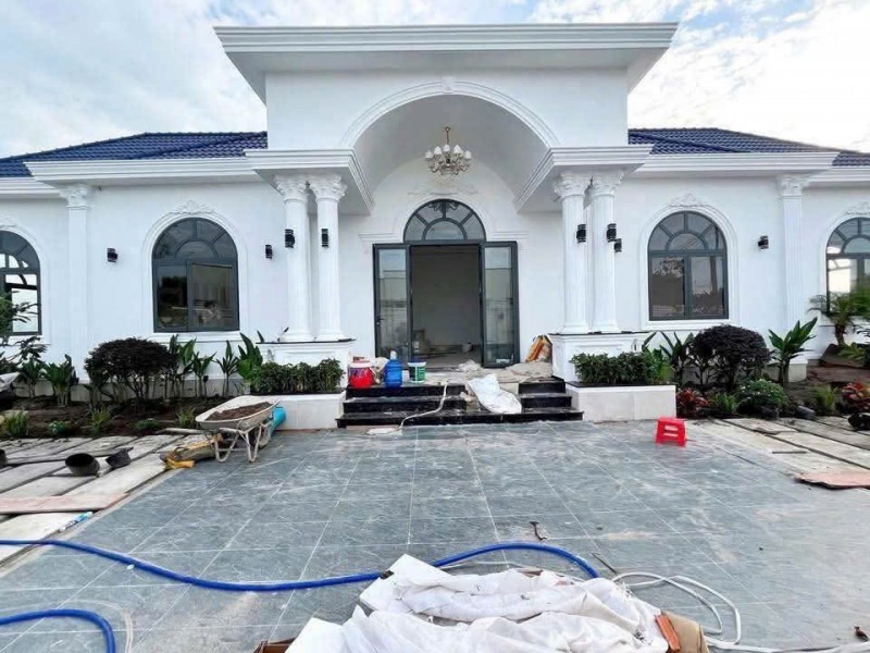 VILLA SÂN VƯỜN MÁI NHẬT – 985m² – FULL NỘI THẤT – CHỈ 8 TỶ SÁT VÁCH HÓC MÔN