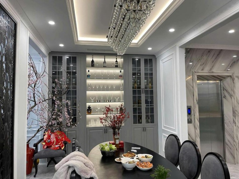 Bán Gấp Biệt Thự 176m² Việt Hưng, Sát Vách Vinhomes Riverside, Vỉa Hè Ô Tô Tránh, Chỉ Việc Đến Ở