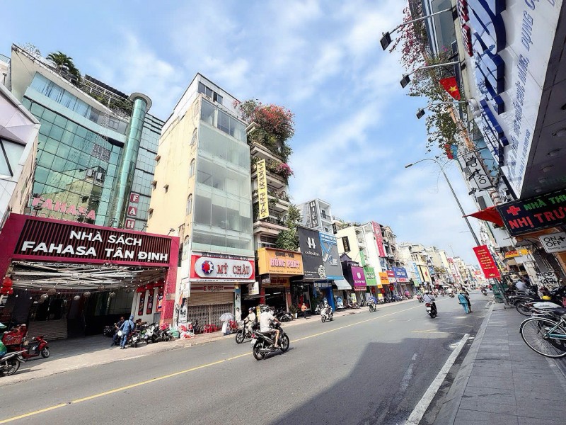 BÁN TÒA NHÀ 6 TẦNG MẶT TIỀN KD Đ.HAI BÀ TRƯNG, QUẬN 3- NGANG LỚN 5,5M*10M SH VUÔNG ĐẸP- VIEW TRỰC