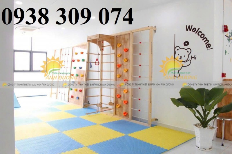 Vách leo núi trẻ em và thang leo vận động gỗ cho bé mầm non