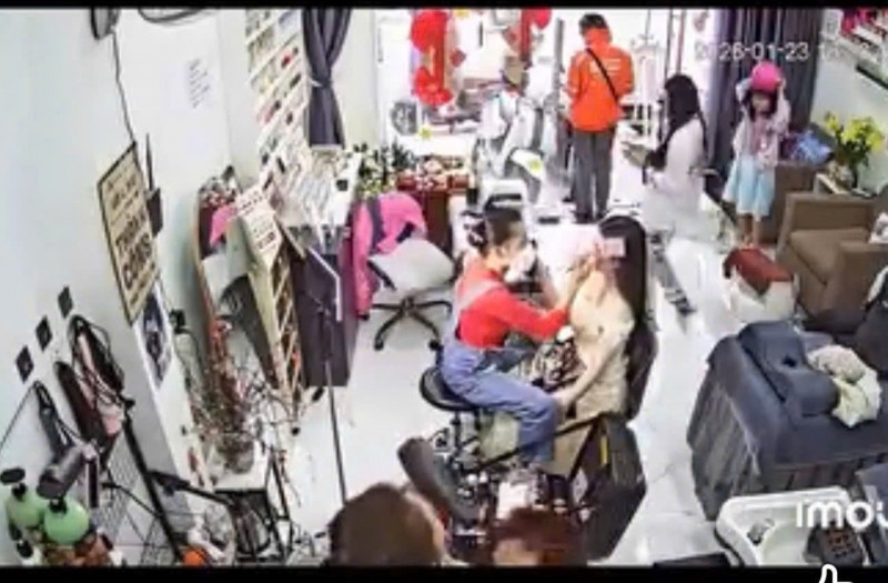 DO E CÓ VIỆC GIA ĐÌNH NÊN K AI QUẢN LÝ KHÔNG XUỂ EM CẦN SANG NHƯỢNG TIỆM NAIL &  NỐI MI & GỘI ĐẦU