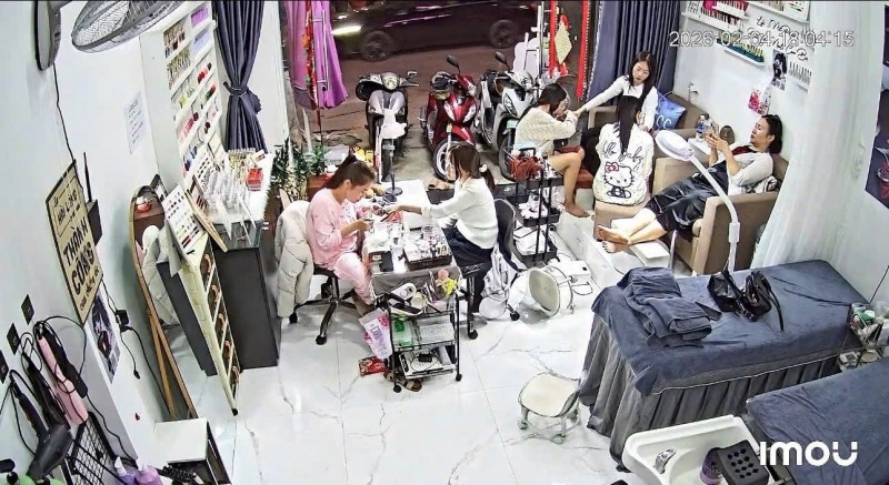 DO E CÓ VIỆC GIA ĐÌNH NÊN K AI QUẢN LÝ KHÔNG XUỂ EM CẦN SANG NHƯỢNG TIỆM NAIL &  NỐI MI & GỘI ĐẦU