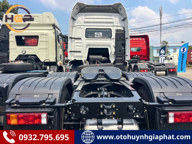 Xe đầu kéo Shacman H3000S máy 400hp Weichai tiết kiệm nhiên liệu vượt trội