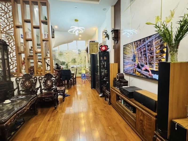 Bán nhà khu phân lô phố Văn Cao, Ba Đình, dân xây, thoáng trước sau, 33m, 5 tầng, 10 tỷ