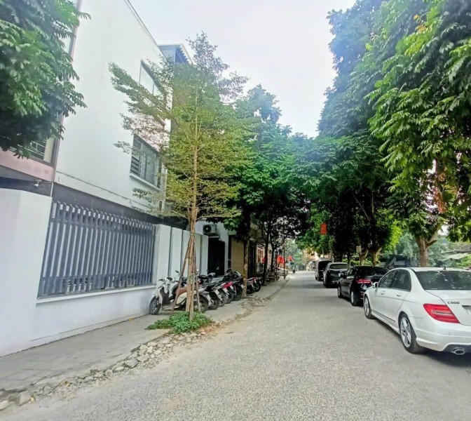 Chính chủ cần bán căn biệt thự liền kề Lô góc thoáng Khoang Phùng, đường nội khu rộng, vỉa hè