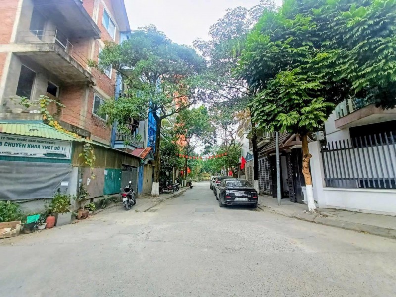 Chính chủ cần bán căn biệt thự liền kề Lô góc thoáng Khoang Phùng, đường nội khu rộng, vỉa hè