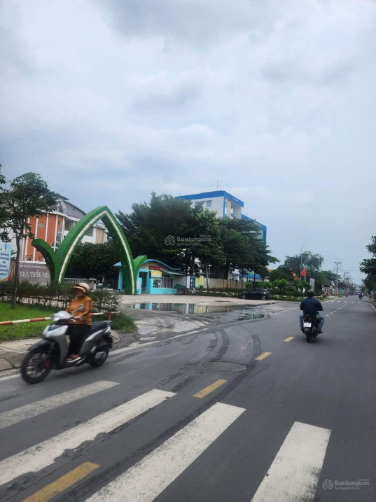 Bán hà mặt tiền 13841m giá 280 tỷ Đường Đỗ Văn Dậy