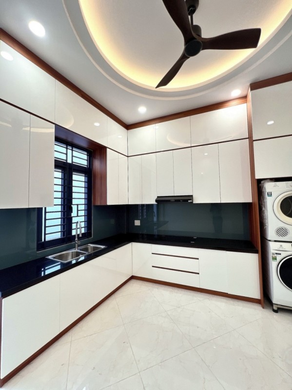 Bán nhà 4 tầng đường số 10 Linh Xuân, Thủ Đức, TP HCM. DT 68m2, 4PN, SH, 6.65  tỷ - 0933125879