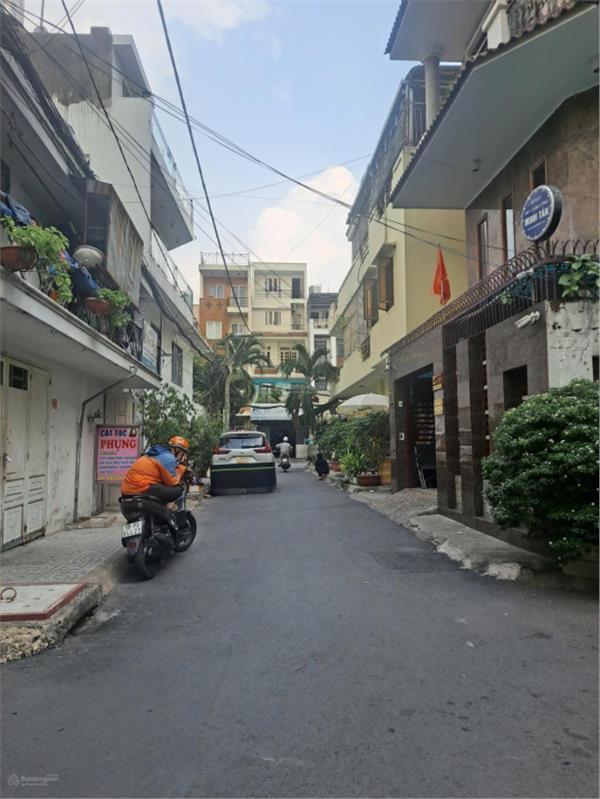 Ngay Siêu Thị Lottle Gò Vấp ! Bán Nhà 3 Lầu DT: 4,24m x 14,5m , Căn Góc Kinh doanh