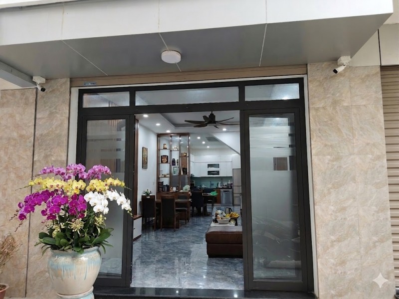 NHÀ AN DƯƠNG VƯƠNG-SỔ VUÔNG VẮN-OTO VÀO NHÀ-NGÕ RỘNG 5M THÔNG TỨ TUNG-NỘI THẤT CAO CẤP-KHU ĐÁNG