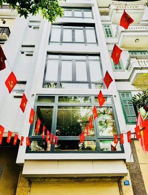 Bán nhà phố Nguyễn Khánh Toàn, Cầu Giấy, 6 tầng thang máy, ô tô vào nhà, 40m, 12.3 tỷ.
