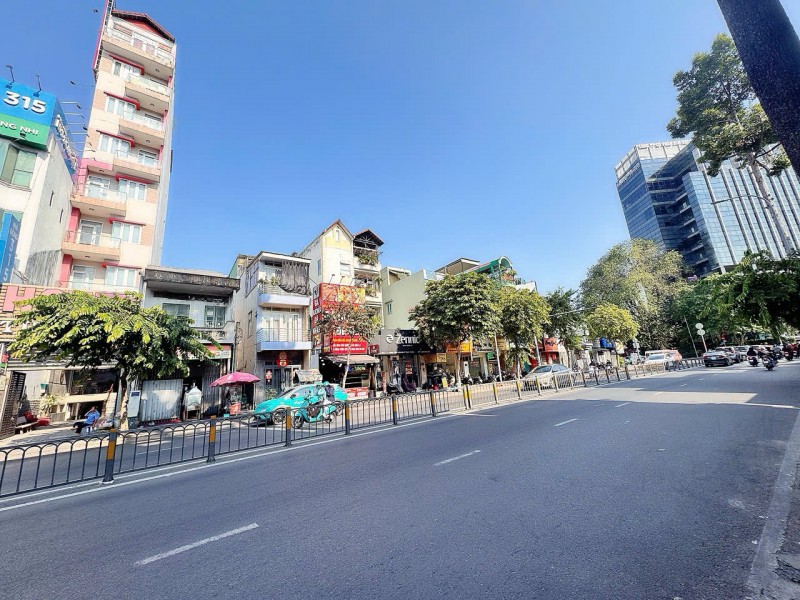 BÁN KHÁCH SẠN 10 TẦNG MẶT TIỀN ĐINH TIÊN HOÀNG, QUẬN 1- DT 155M2 SH NỞ HẬU VUÔNG ĐẸP- DÒNG TIỀN