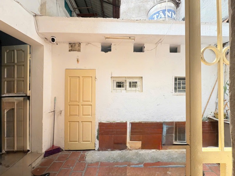 Cho thuê nhà ngõ Nguyễn Lương Bằng- Đống Đa-dt 40m2*1,5 tầng-Giá 5,5tr ctl