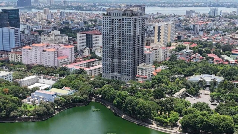 CHÍNH CHỦ bán chung cư 111m2 xây thô tầng cao, view pháo hoa Hồ Tây, công viên Nghĩa Đô Hanoi