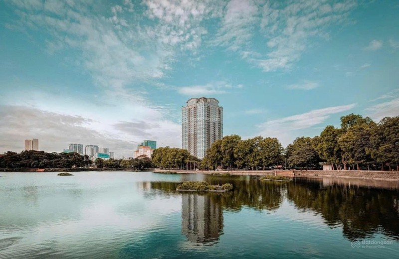 CHÍNH CHỦ bán chung cư 111m2 xây thô tầng cao, view pháo hoa Hồ Tây, công viên Nghĩa Đô Hanoi