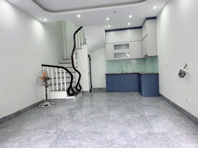 TÀI CHÍNH 7 TỶ, TÌM NHÀ GẦN TRƯỜNG, CHỢ,Ô TÔ ĐỖ CỬA TRUNG TÂM THẠCH BÀN.