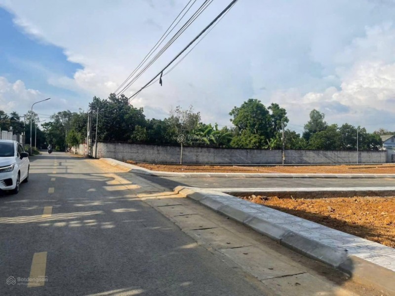 Chính chủ bán gấp 100m2 giá 2 tỷ phun thổ cư tại trường Lục Quân