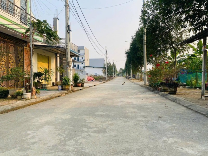 Chính chủ bán gấp 100m2 giá 2 tỷ phun thổ cư tại trường Lục Quân