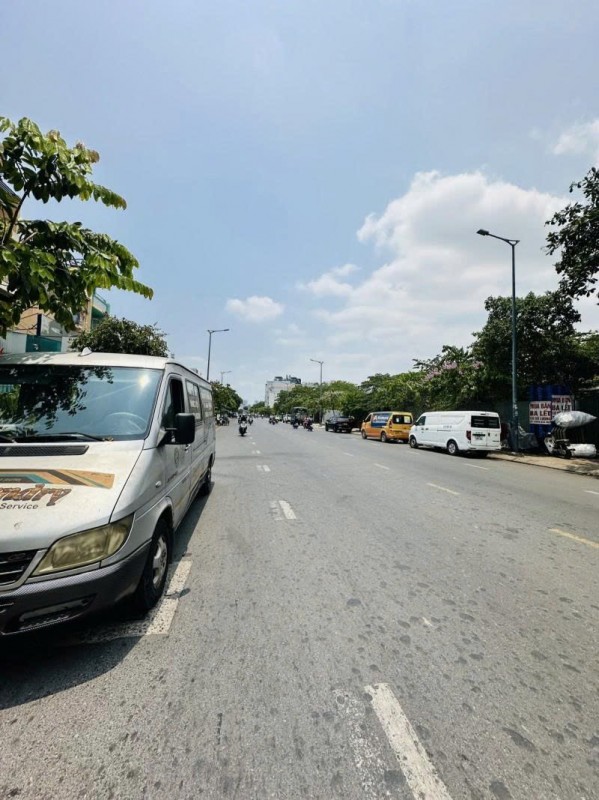 Bán nhà Mặt tiền Tô Hiệu - gần ngã tư Hòa Bình, 4x29m, 2 Tầng, 3 PN, chỉ 15,5 tỷ.